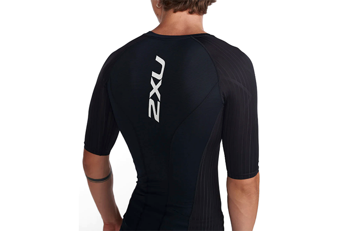 2XU Aero sleeved トライトップ Black | トライアスロンのことなら