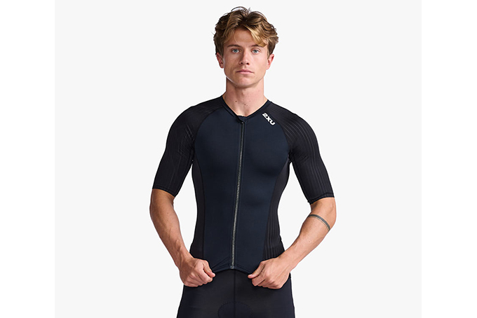 2XU Aero sleeved トライトップ Black 2024年モデル ご予約受付中（3月 