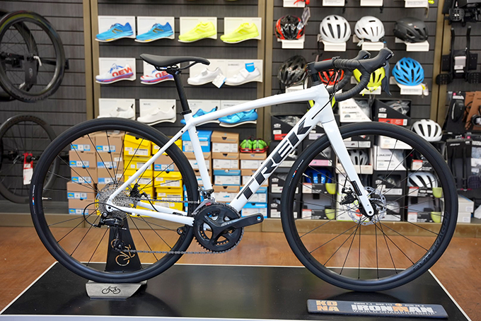 TREK Domane AL3 Disc TREK WHITE | トライアスロンのことなら