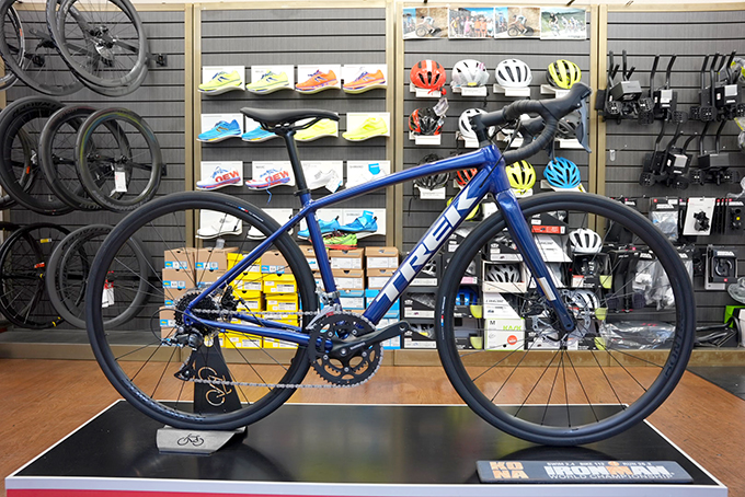 TREK DOMANE AL2 DISCペダル付き